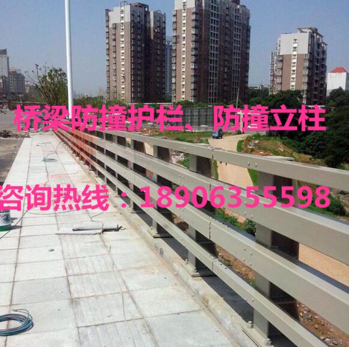 橋梁防撞護(hù)欄，防撞立柱